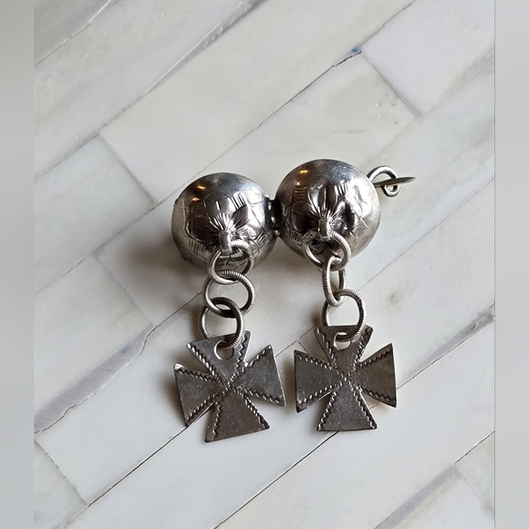 Marius Hammer Jewelry C90s Unsigned Marius Hammer Silver Dangle Maltese Crosses Brooch